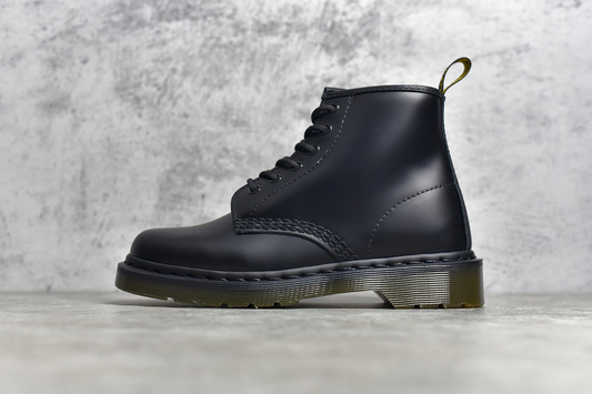 Dr. Marteens 1460 6 ojales media bota clasica