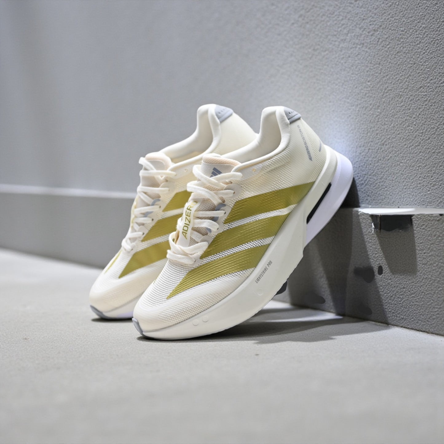 Adizero Boston 13 gold running