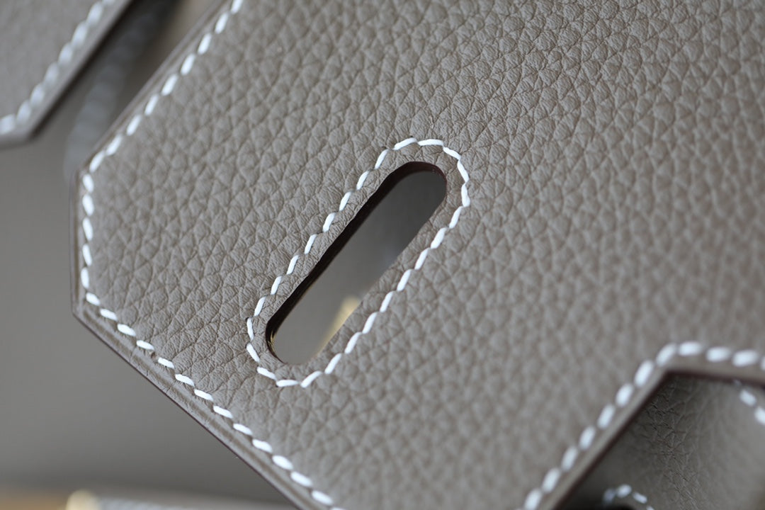 Hermès Birkin 30: La Definición del Lujo en Elephant Grey