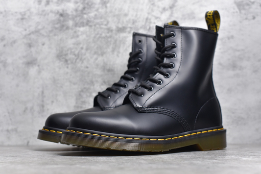 Dr. Marteens bota de 8 ojales clasica