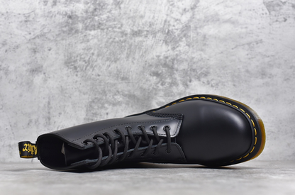 Dr. Marteens bota de 8 ojales clasica