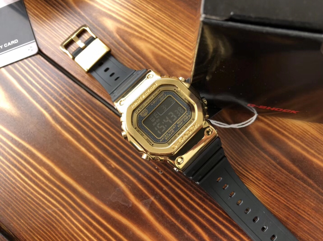 Casio G-SHOCK GWB-5000 gold "limited edition"