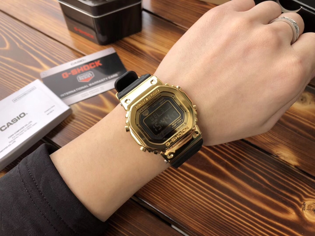 Casio G-SHOCK GWB-5000 gold "limited edition"
